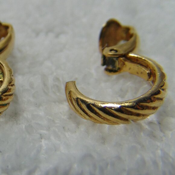 CLIP EARRINGS, Vintage 1928 Gold Tone Small Hoop Earrings - Picture 1 of 6
